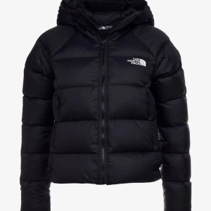 Superfin North Face - Väldigt fin, sparsamt använd. Lite kortare i modellen men fortfarande varm och mysig. Snygg vinterjacka i storlek xs❤️