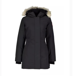 Canada goose victoria parka  - Canada Goose jacka i modellen Victoria Parka strl Xs. Köptes för något år sedan på Jackie för ca 10.000. Väldigt fint skick. Pris kan diskuteras vid snabb affär! ❤️