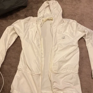 Adidas Kofta  - Näst intill oanvänd kofta som jag köpte men aldrig använde. Nytvättad och letar efter användare