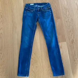 Supersnygga Pepe jeans i strl 25/32 Slim fit, regularisering Waist