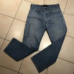 Riktigt feta Vintage Valentino Jeans i gott skick. Kan tänka mig att sälja beroende på intresse o förslag på pris. Passar mig som är 172 och brukar ha typ 30/30