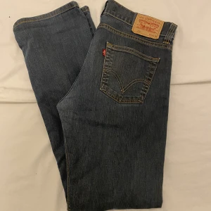 Levis 506 - Levis 506 jeans, slim/straight leg. Sjukt snygga. Bra pris, storlek 34/34. Passar mig som är 182 och 77 kg. Säljes billigt