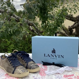 Lanvin skor - Ett par väldigt trendiga skor! Har haft de ett tag nu men nu blivit för små! Självklart äkta, Har du några frågor eller funderingar är det bara att skriva!
