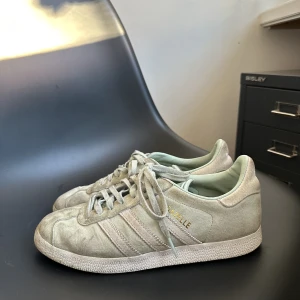 Gazelle skor - Färg: mintgröna  Storlek: 39 1/3  Nyskick 1200 kr  