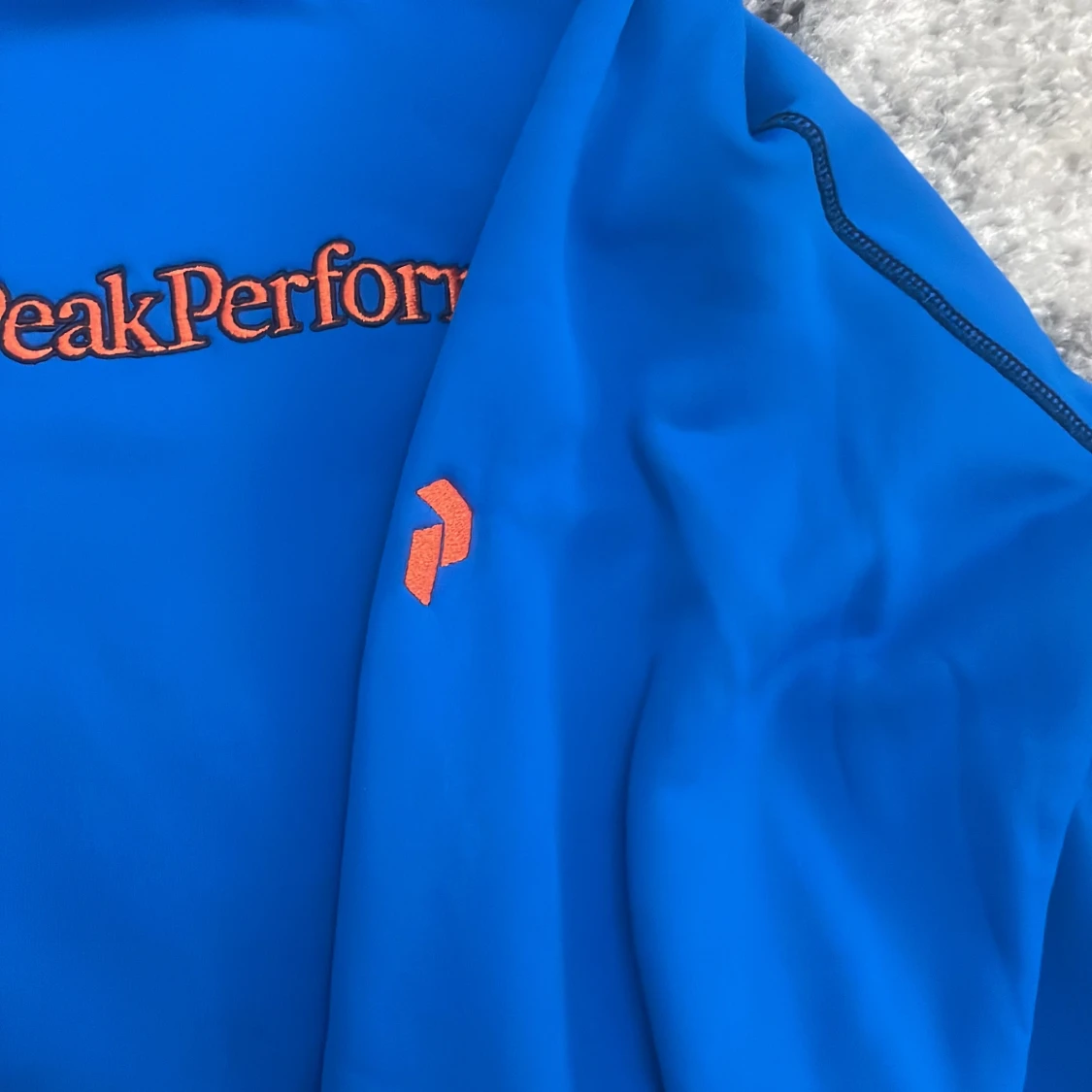Peak performance hoodie  - 90