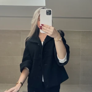 Trekvartsärmad kappa  - Super fin trekvartsärmad kappa, perfekt till hösten. 