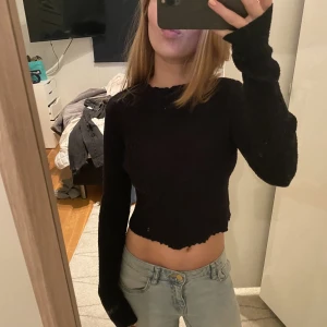 Stickad tröja  - Superskön svart tröja 