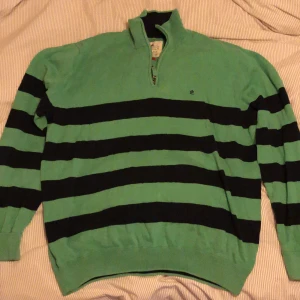Half zip tröja - Half zip tröja använd fåtal gånger  Skriv vid funderingar🤗
