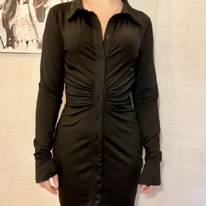 Klänning från nelly - Supersnygg klänning från nelly! Helt oanvänd. Står strl m men passar xs-m💕