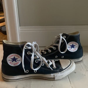 sneakers  - converse som vill hitta nytt hem🥰 Använda, men converse är converse så inte många skråmor alls ☺️🫶🏼