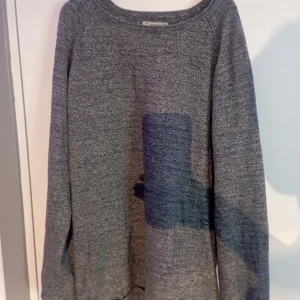 Grå långärmad  - Grå långärmad från Jack and Jones i fint skick. Storlek S. Finstickad.