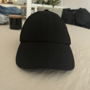 Keps - Svart oanvänd keps 