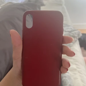 iPhone X skal från Apple  - Fint vinrött skal från Apple. 