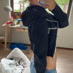Vagabond jacka - Jag säljer den här jätte fina Vagabond jackan som är perfekt för hösten❤️ Helt ny aldrig använd. Ny pris 2400. priset kan såklart diskuteras❤️❤️