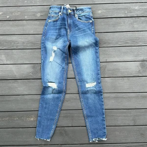 Skinny jeans  - Stretch skinny jeans, helt nya har inte hunnit använda 💙
