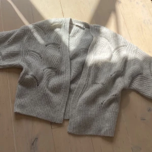 Kofta från sissy-boy - Fin kofta i bra skick. Storlek S.  Finner ej några skavanker. 140kr. 170kr ink. 