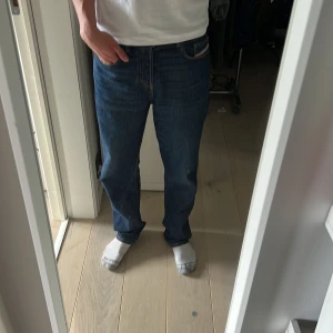 Diesel Jeans - Köpte dom i somras så de är i toppskick! Jag är 187 så kan tänka mig att längden är 34 typ. Nypris 1600. Priset kan diskuteras