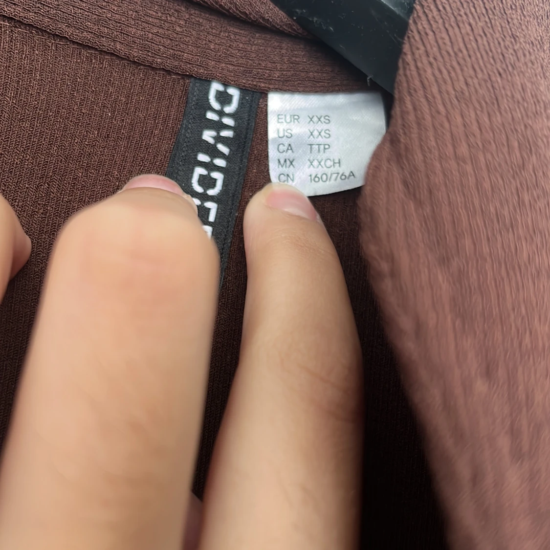 Stretchig brun  ”kort” klänning  - 91