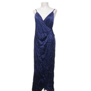 Omlottklänning  - Helt ny, fortfarande prislappen kvar  Mörkblå 