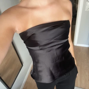 Zara topp - Sååå snygg topp från Zara, endast använd en gång 🎀