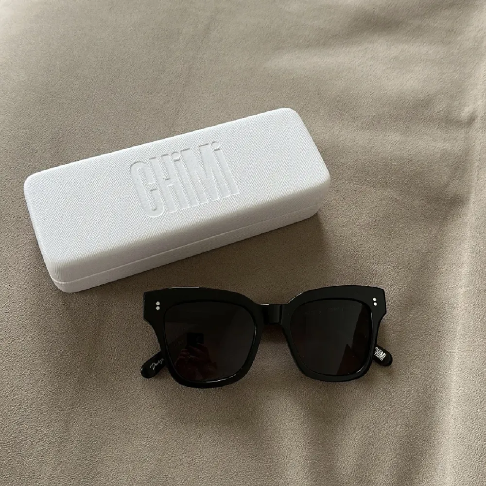 Solglasögon från Chimi, aldrig använda. Accessoarer.