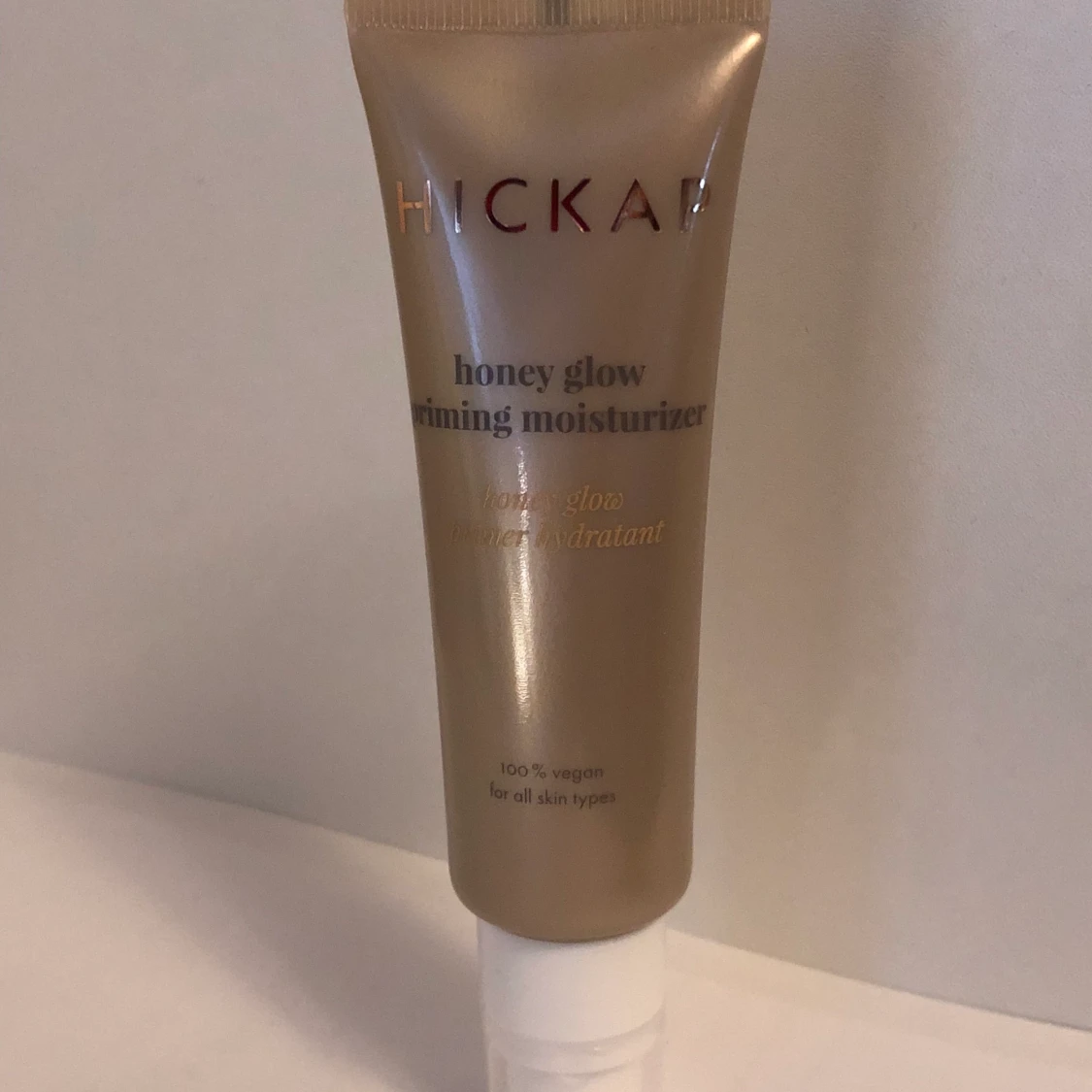 Hickap honey glow priming moisturiser