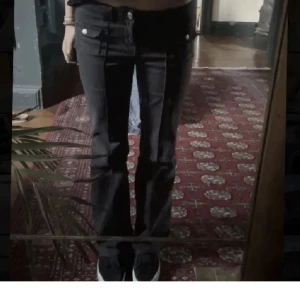 Low waist jeans - Intressekoll på mina jeans den hm, slutsålda överallt. Med lapp kvar💖