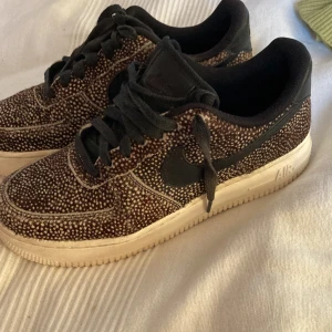 Nike Air force 1  - Storlek 38 Knappt använda  Ingen orginal box till