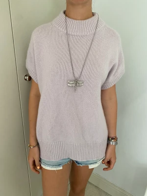 Soft goat cashmere tröja - Sååå fin soft goat tröja i en så söt färg , nästan aldrig använd och i så najs och tjockt cashmere !