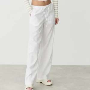 Linnebyxor vita - Vita linnebyxor som endast är testade alltså i nyskick🖤🖤