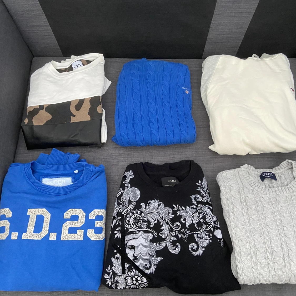 Olika tröjor/sweatshirts