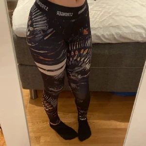 Stronger tights  - Jättefina träningsbyxor från stronger, nytt skick.