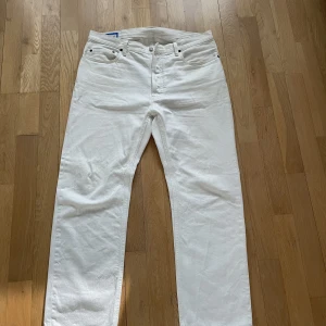 Acne studios jeans - Säljer mina acne jeans som knappt är använda, max 2-3 gånger.