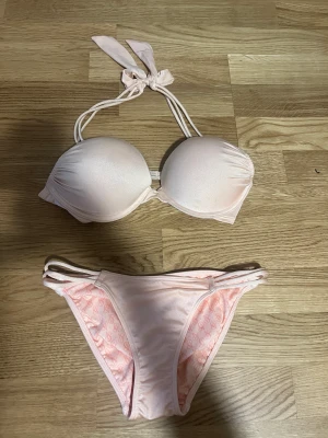 Baby rosa Victorias secret bikini  - Baby rosa Victorias secret bikini  Stl S  Använd en gång 