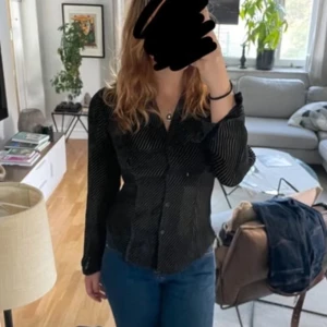 blus  - passar som S