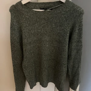 Stickad tröja  - Finstickad grön tröja