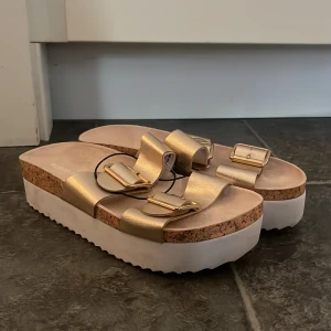 Skor - Platåsandaler som aldrig används