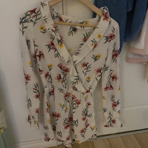 Super fin klänning - Jätte fin och söt kort klänning💕