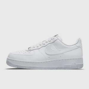 Air Force 1s - Säljer mina air forces i super bra skick. Säljs då de inte kommer till användning. Skick 9 av 10! Hör av er vid frågor, box tillkommer!