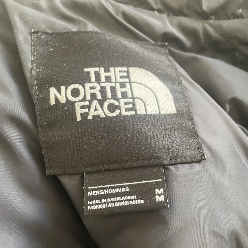 The north face vinterjacka, inköpt förra julen den är hel och ren och är i storlek M.. Jackor.