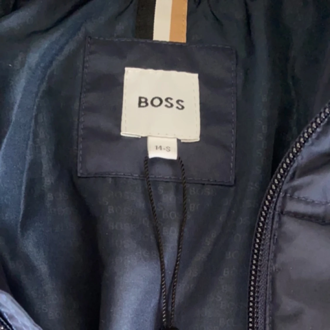 Hugo boss jacka  - 91