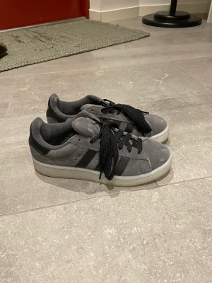 Adidas campus  - Då jag fått inlägg till mina skor passar dess ej längre. 