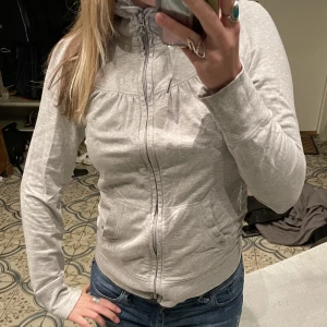 Kofta med dragkedja  - Super fin kofta från hm🌺