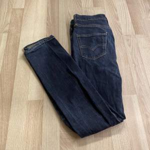 Sjukt snygga Levis 511 jeans. Jätte bra skick utan defekter✅. W30 L34. Hör av er vid funderingar!!!