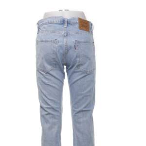 Levis jeans i näst intill ny skick, säljer för att dom är för små för mig , passar nog nog en som har storlek 36/38