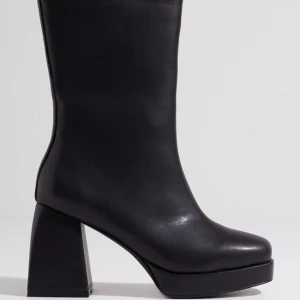 Stövlar - Nya svarta stövlar från Nelly. De har endast testats i affären. 