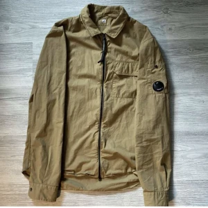 Cp company - Säljer min cp jacka använd 2 gånger köpt på season men för 4700kr  