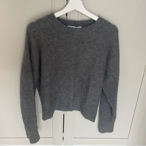 Stickad tröja  - Så fin stickad tröja. Skriv för fler bilder o frågor❤️