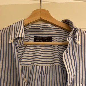 Vintage randig skjorta  - Vintage randig skjorta, något nopprig. I tunt och skönt material, perfekt att sova i eller till vardags. 