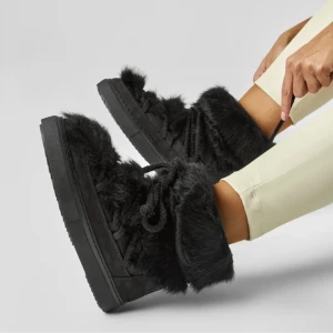 Inuikii skor - Börjar nu luta mot att sälja mina älsklings Inuikii ”Toscana” vinterskor som köptes förra vintern. Världens skönaste vinterskor som är super varma och dessutom skit snygga till allt. Vill se hur mycket jag kan få för dom, nypris ligger omkring 4000/4500💕🙏🏼